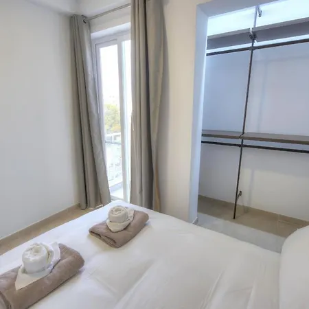 Apartment Spacious And Tastefully Furnished 2 Bedroom Ddif1-3 *