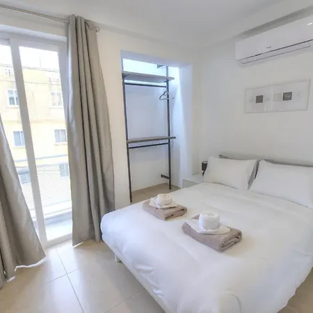 Spacious And Tastefully Furnished 2 Bedroom Ddif1-3