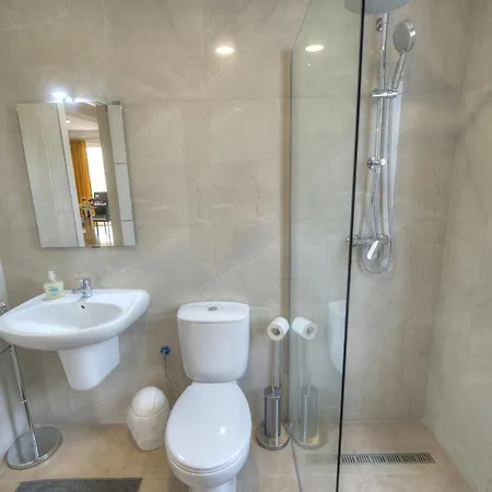 Daire Spacious And Tastefully Furnished 2 Bedroom Ddif1-3 Gzira