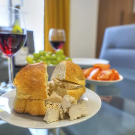 Spacious And Tastefully Furnished 2 Bedroom Ddif1-3 Daire